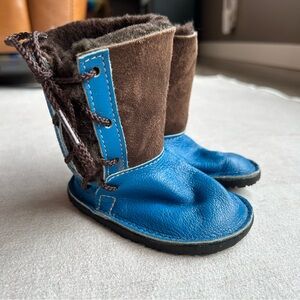 Softstar Baby Sheepskin Booties, size 5.